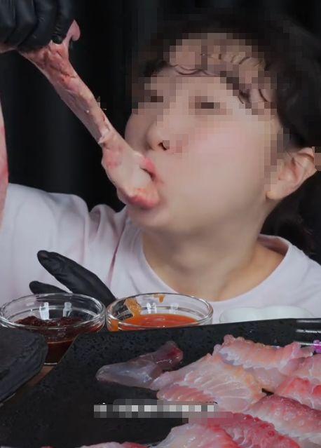 抖音网红阿銮吃瓜是谁,瓜田里的美食探险家